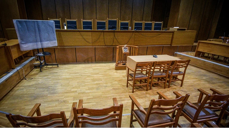 Γυναίκα δικαστικός εν ενεργεία καταγγέλλει βιασμό από πρώην πρόεδρο Εφετών Γυναίκα δικαστικός εν ενεργεία καταγγέλλει βιασμό από πρώην πρόεδρο Εφετών