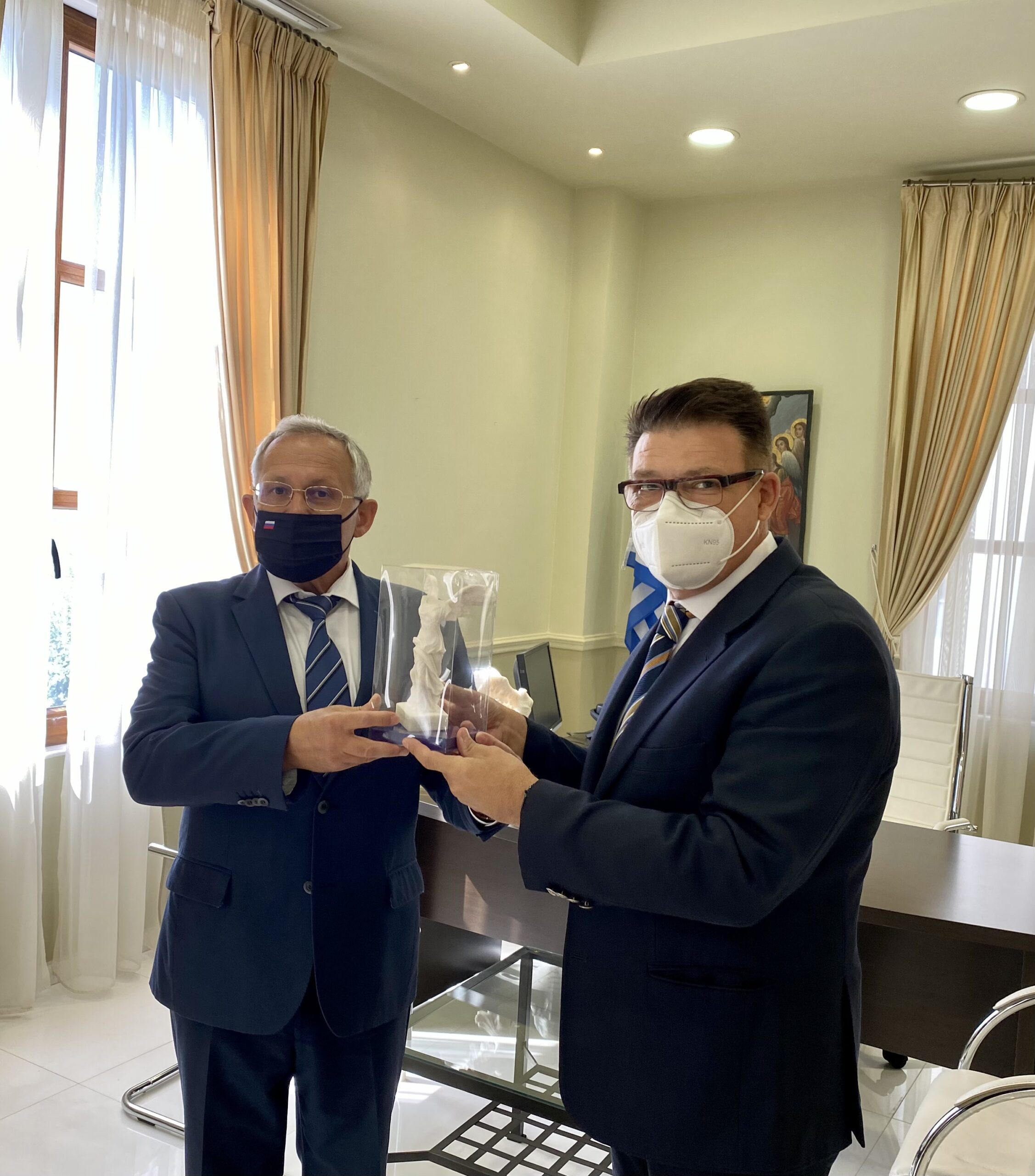 Συνάντηση εθιμοτυπίας είχε ο Δημήτριος Πέτροβιτς με τον Γενικό Πρόξενο Vladimir Maistrenko. Συνάντηση εθιμοτυπίας είχε ο Δημήτριος Πέτροβιτς με τον Γενικό Πρόξενο Vladimir Maistrenko.