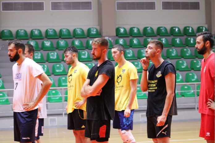 Pre League: Σε φουλ ρυθμούς η προετοιμασία της ΑΕ Κομοτηνής εν αναμονή του Βραζιλιάνου ακραίου Pre League: Σε φουλ ρυθμούς η προετοιμασία της ΑΕ Κομοτηνής εν αναμονή του Βραζιλιάνου ακραίου