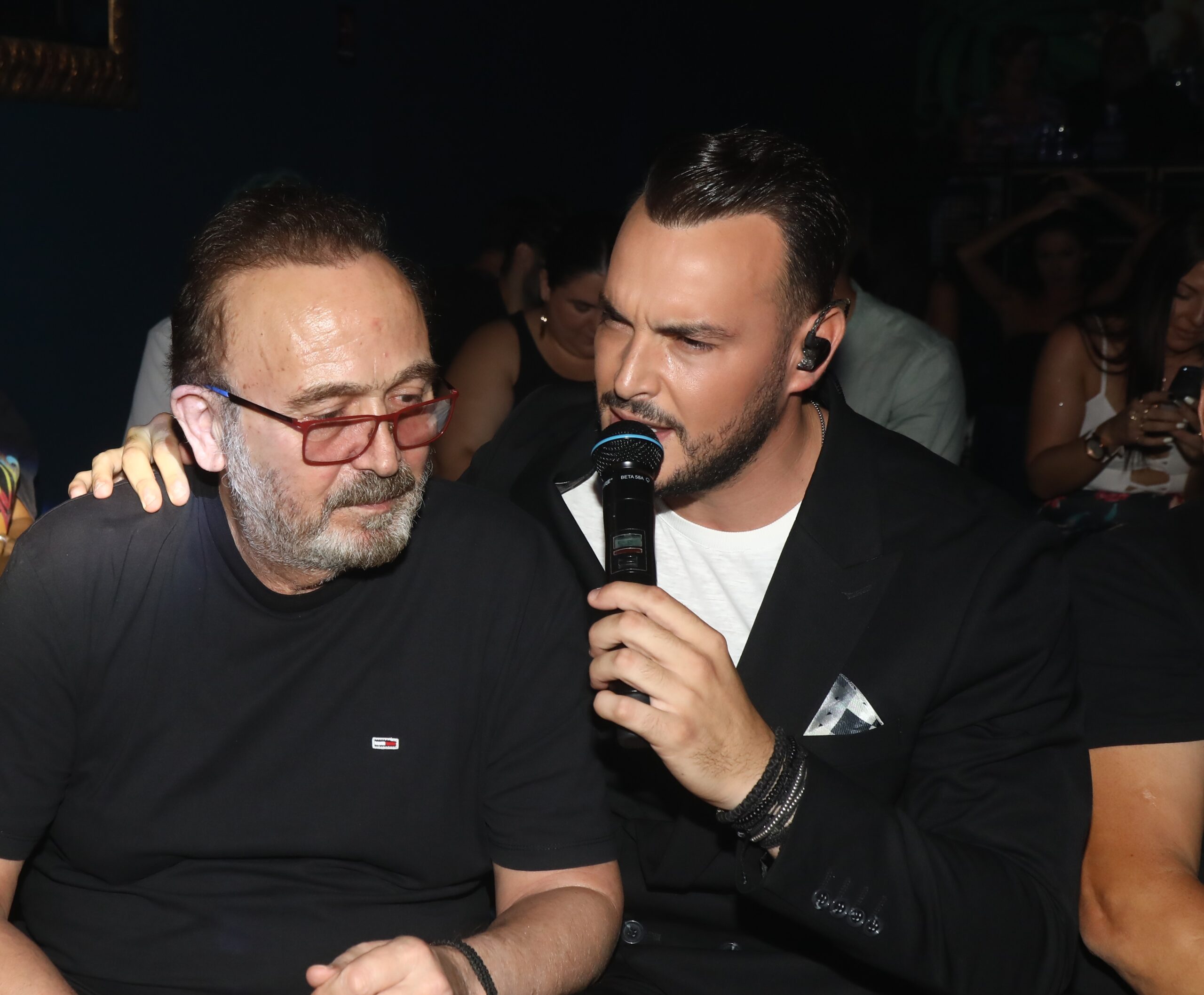 Ο Σταμάτης Γονίδης διασκέδασε στον Σάκη Αρσενίου Ο Σταμάτης Γονίδης διασκέδασε στον Σάκη Αρσενίου
