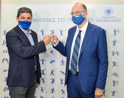 «Δουλεύουμε με γρήγορες πάσες και πολλά εύστοχα τρίποντα» τόνισε ο Λευτέρης Αυγενάκηςστη συνάντηση με τον Βαγγέλη Λιόλιο «Δουλεύουμε με γρήγορες πάσες και πολλά εύστοχα τρίποντα» τόνισε ο Λευτέρης Αυγενάκηςστη συνάντηση με τον Βαγγέλη Λιόλιο