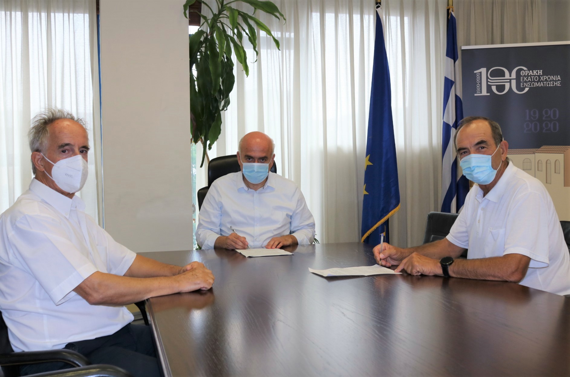 Υπογράφηκε η σύμβαση για την κατασκευή του δρόμου προς τη Μονή Μάξιμου Καυσοκαλυβίτη στο Παπίκιο όρος Υπογράφηκε η σύμβαση για την κατασκευή του δρόμου προς τη Μονή Μάξιμου Καυσοκαλυβίτη στο Παπίκιο όρος