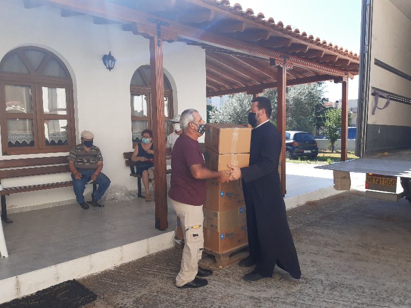 Διανομή τροφίμων σε άπορες οικογένειες από την ΜΚΟ “ΑΠΟΣΤΟΛΗ” και την Ι.Μ. Μαρωνείας και Κομοτηνής Διανομή τροφίμων σε άπορες οικογένειες από την ΜΚΟ “ΑΠΟΣΤΟΛΗ” και την Ι.Μ. Μαρωνείας και Κομοτηνής