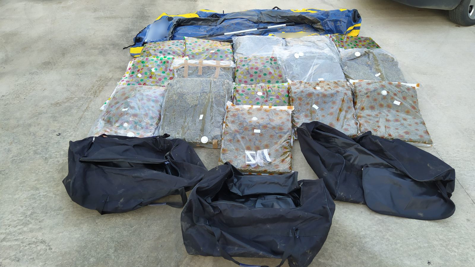 Περίπου 62 κιλά ακατέργαστης κάνναβης κατασχέθηκαν στο πλαίσιο επιχείρησης από αστυνομικούς της Διεύθυνσης Αστυνομίας Ορεστιάδας σε παρέβρια περιοχή του Έβρου