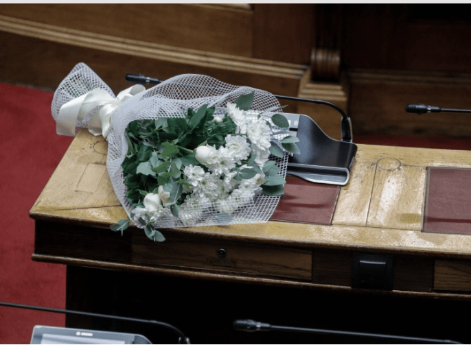 Κλείνει για μία εβδομάδα σε ένδειξη πένθους Κλείνει για μία εβδομάδα σε ένδειξη πένθους