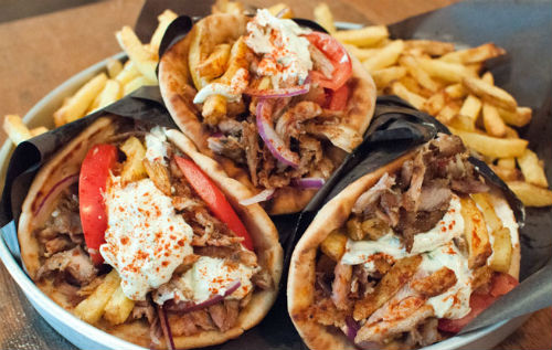 Πόσο θα πληρώνουμε μία πίτα με γύρο !; Πόσο θα πληρώνουμε μία πίτα με γύρο !;