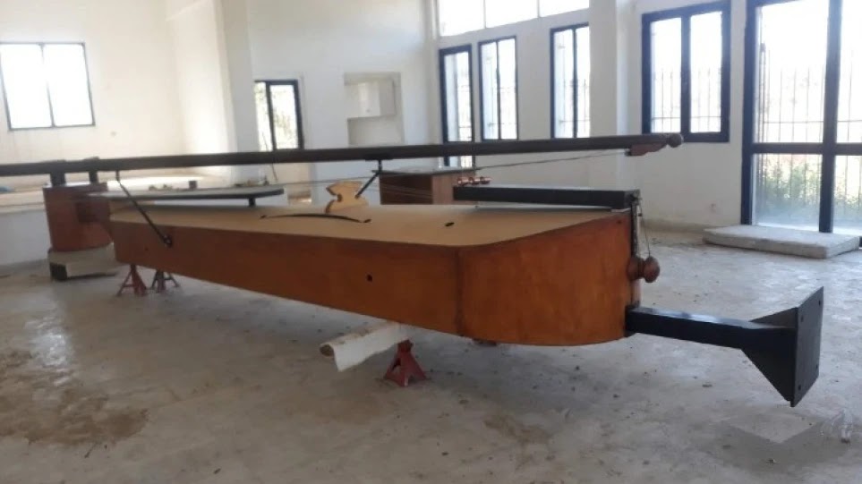 Η μεγαλύτερη ποντιακή λύρα στον κόσμο Η μεγαλύτερη ποντιακή λύρα στον κόσμο