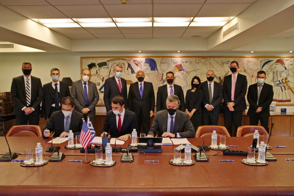 Υπογραφή συμβάσεων για την υλοποίηση της Μονάδας Συνδυασμένου Κύκλου με φυσικό αέριο στην Αλεξανδρούπολη από τον Όμιλο Κοπελούζου Υπογραφή συμβάσεων για την υλοποίηση της Μονάδας Συνδυασμένου Κύκλου με φυσικό αέριο στην Αλεξανδρούπολη από τον Όμιλο Κοπελούζου