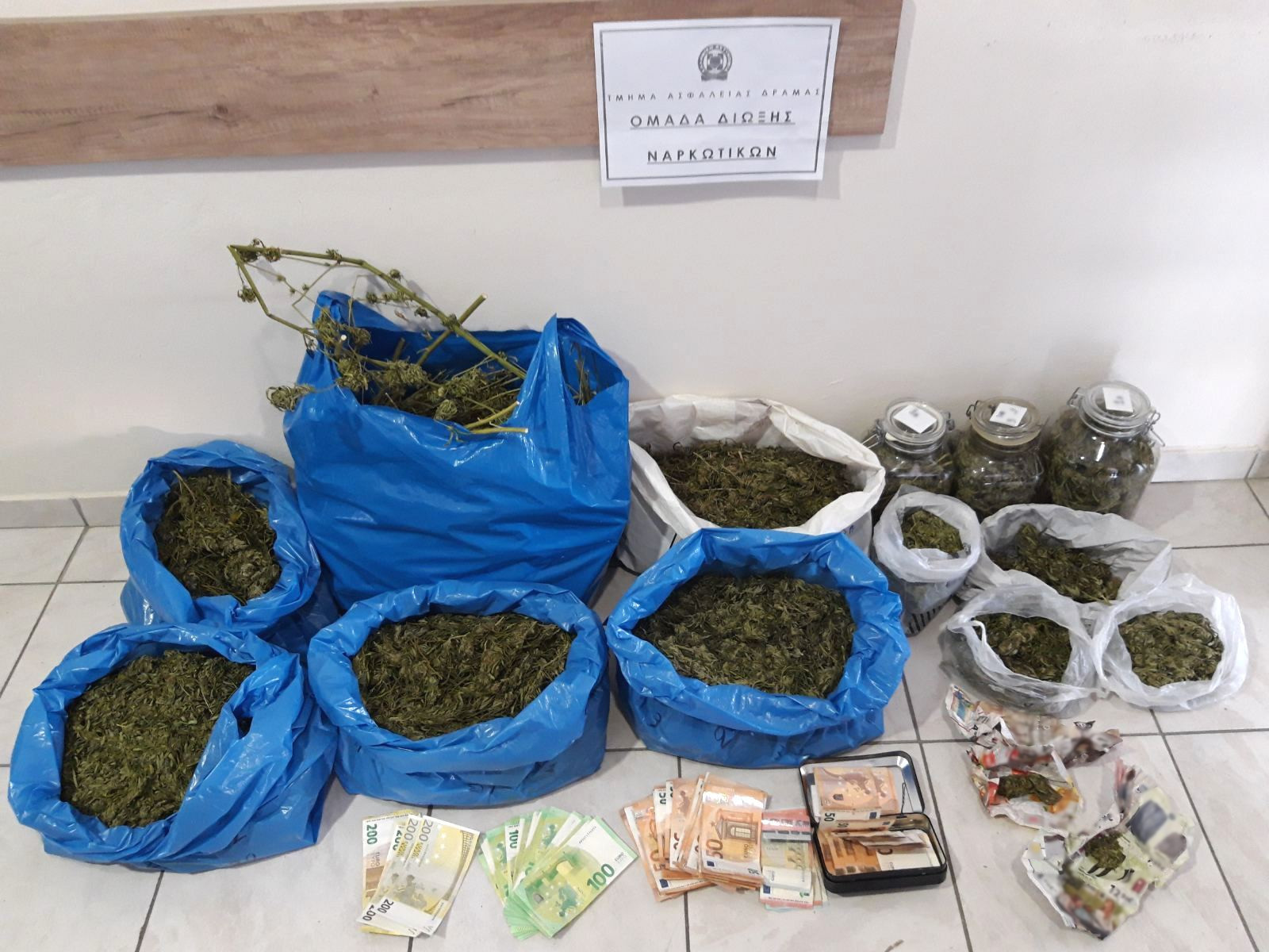 Συνελήφθη ημεδαπός κατηγορούμενος για καλλιέργεια, αποθήκευση και διακίνηση ναρκωτικών Συνελήφθη ημεδαπός κατηγορούμενος για καλλιέργεια, αποθήκευση και διακίνηση ναρκωτικών