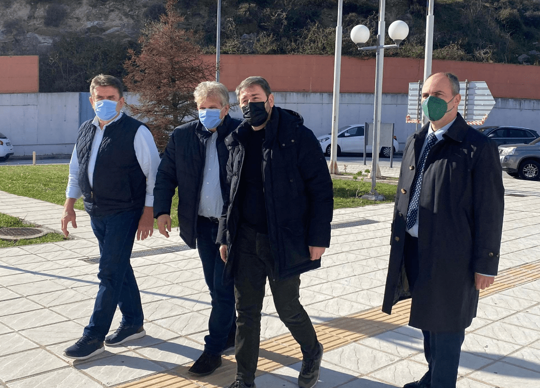 Επίσκεψη του υποψήφιου προέδρου του ΚΙΝΑΛ-ΠΑΣΟΚ στο νοσοκομείο της Καβάλας Επίσκεψη του υποψήφιου προέδρου του ΚΙΝΑΛ-ΠΑΣΟΚ στο νοσοκομείο της Καβάλας