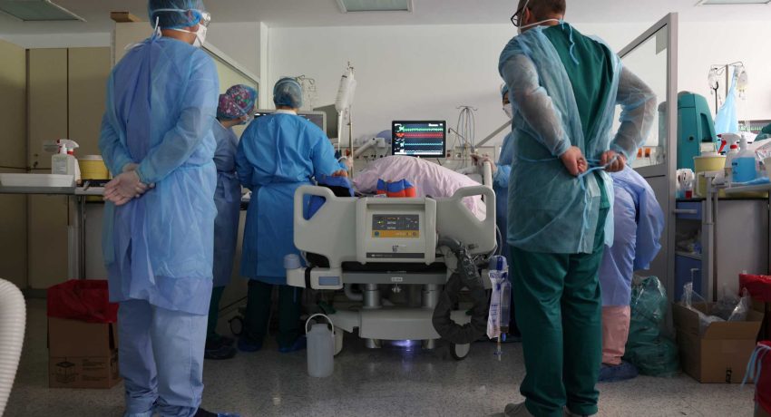 Νίκος Τζανάκης : «Δεν ξέρουμε ακόμα πόσο σοβαρή απειλή είναι η μετάλλαξη Όμικρον» Νίκος Τζανάκης : «Δεν ξέρουμε ακόμα πόσο σοβαρή απειλή είναι η μετάλλαξη Όμικρον»