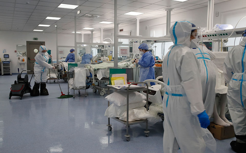 Δεκάδες διασωληνωμένοι εκτός ΜΕΘ στα ελληνικά νοσοκομεία Δεκάδες διασωληνωμένοι εκτός ΜΕΘ στα ελληνικά νοσοκομεία