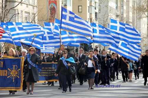 Οι ΞΕΝΙΤΕΜΕΝΟΙ ΕΛΛΗΝΕΣ ΣΤΗΡΙΖΟΥΝ την ΠΑΤΡΙΔΑ με κάθε ΤΡΟΠΟ