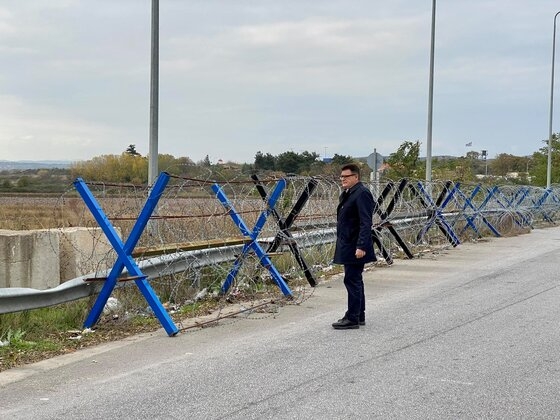 Οδοφράγματα με μπλοκ μπετόν τοποθέτησε ο στρατός για την θωράκιση της γέφυρας Κήπων