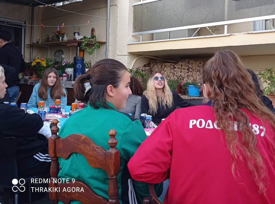 Σε οικογενειακό κλίμα τα κεράσματα της προέδρου Σε οικογενειακό κλίμα τα κεράσματα της προέδρου