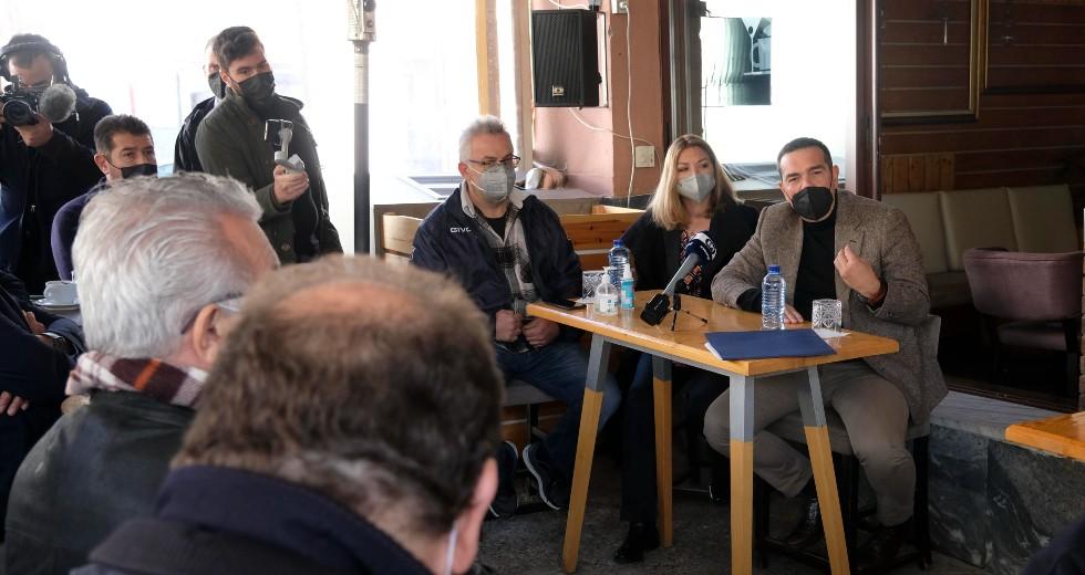 Συνάντηση Αλέξη Τσίπρα με αγρότες και κτηνοτρόφους στις Φέρες Συνάντηση Αλέξη Τσίπρα με αγρότες και κτηνοτρόφους στις Φέρες