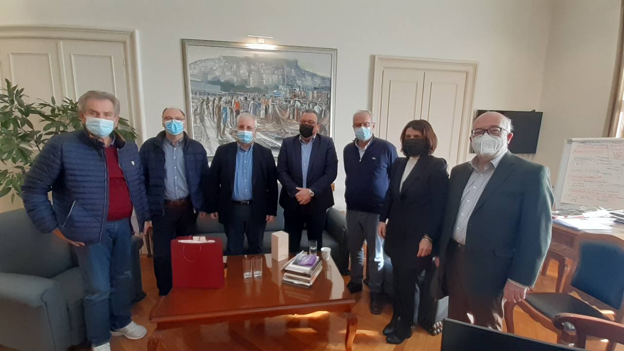 Επίσκεψη του Τομεάρχη Περιβάλλοντος και Ενέργειας του ΣΥΡΙΖΑ, Σωκράτη Φάμελλου, στο Δημαρχείο Καβάλας Επίσκεψη του Τομεάρχη Περιβάλλοντος και Ενέργειας του ΣΥΡΙΖΑ, Σωκράτη Φάμελλου, στο Δημαρχείο Καβάλας
