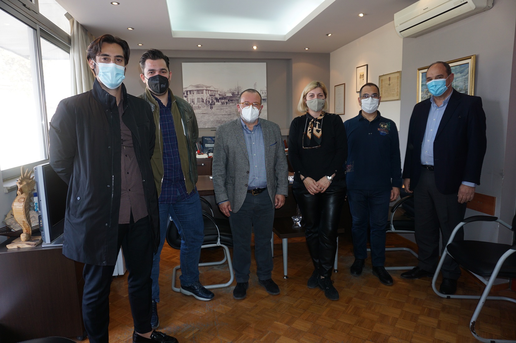 Επίσκεψη του Δ.Σ. του Εμπορικού Συλλόγου στον Δήμαρχο Κομοτηνής Επίσκεψη του Δ.Σ. του Εμπορικού Συλλόγου στον Δήμαρχο Κομοτηνής