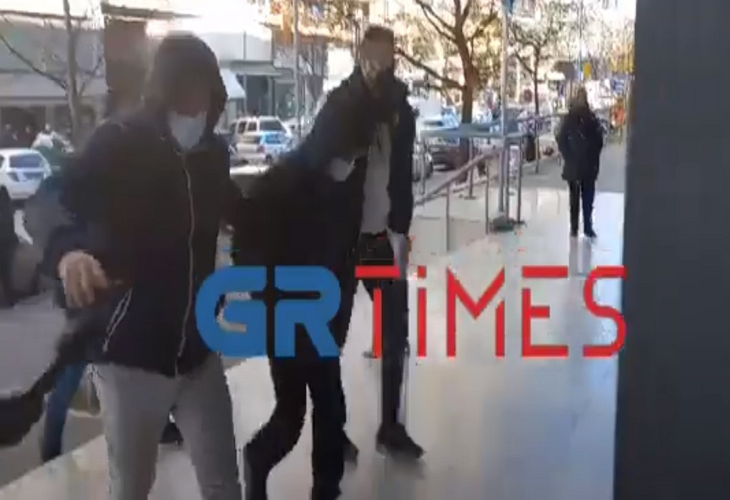 Ο σύζυγος σκότωσε τελικά την 55χρονη στο ζαχαροπλαστείο στη Θεσσαλονίκη Ο σύζυγος σκότωσε τελικά την 55χρονη στο ζαχαροπλαστείο στη Θεσσαλονίκη