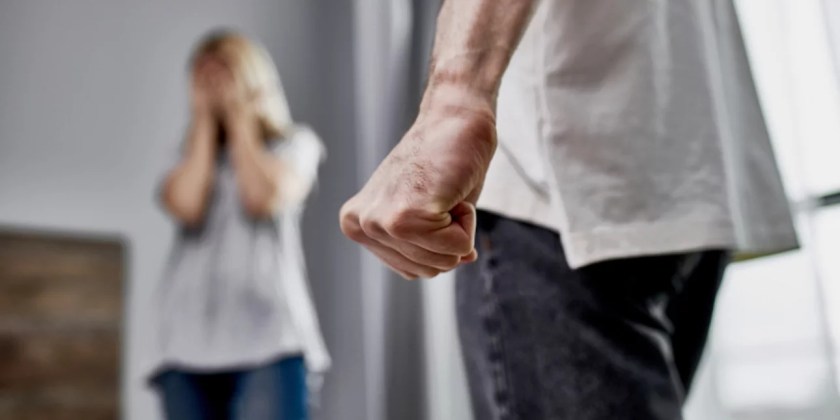 Περιστατικό άγριου ξυλοδαρμού γυναίκας μπροστά στο παιδί της Περιστατικό άγριου ξυλοδαρμού γυναίκας μπροστά στο παιδί της