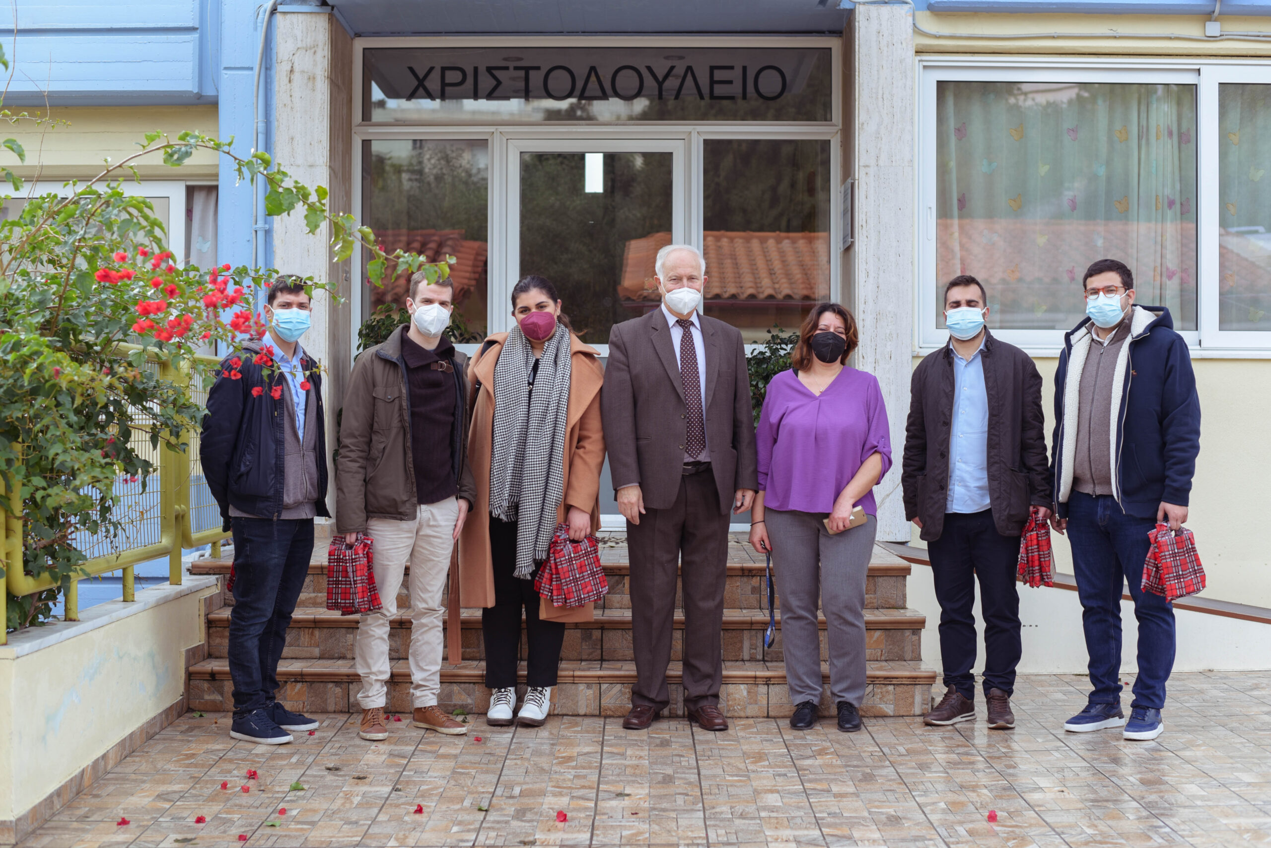 ΟΝΝΕΔ & ΔΑΠ-ΝΔΦΚ: Επίσκεψη στο Χριστοδούλειο Ίδρυμα Θηλέων – Χάρισαν βιβλία στα κορίτσια ΟΝΝΕΔ & ΔΑΠ-ΝΔΦΚ: Επίσκεψη στο Χριστοδούλειο Ίδρυμα Θηλέων – Χάρισαν βιβλία στα κορίτσια