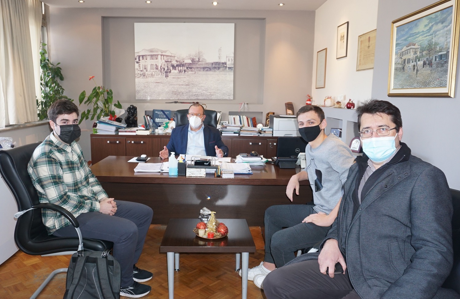 Οι διάσημοι e-Αιμοδότες επισκέφθηκαν τον Δήμαρχο Κομοτηνής Οι διάσημοι e-Αιμοδότες επισκέφθηκαν τον Δήμαρχο Κομοτηνής