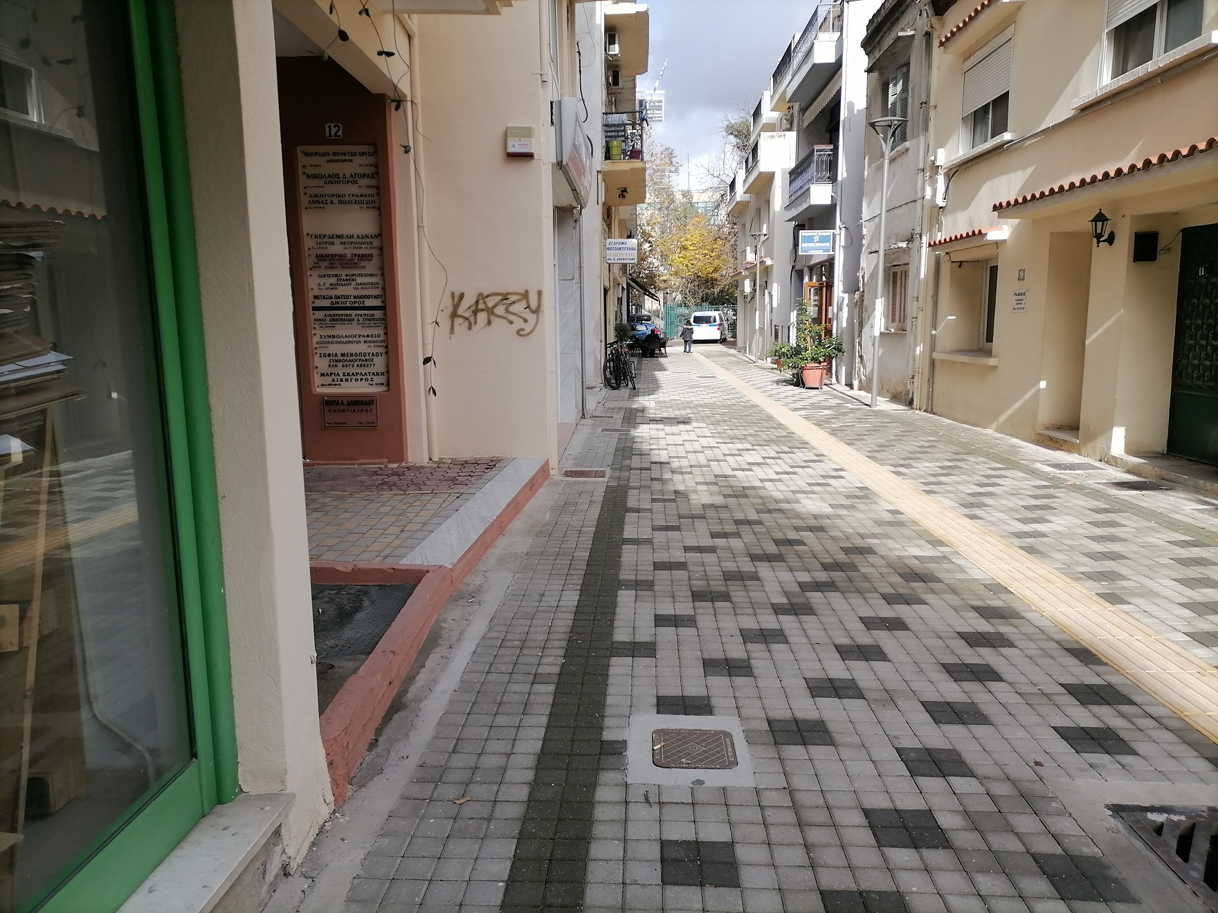 Βλάβη της ΔΕΗ στον πεζόδρομο της Παπαδήμα Βλάβη της ΔΕΗ στον πεζόδρομο της Παπαδήμα
