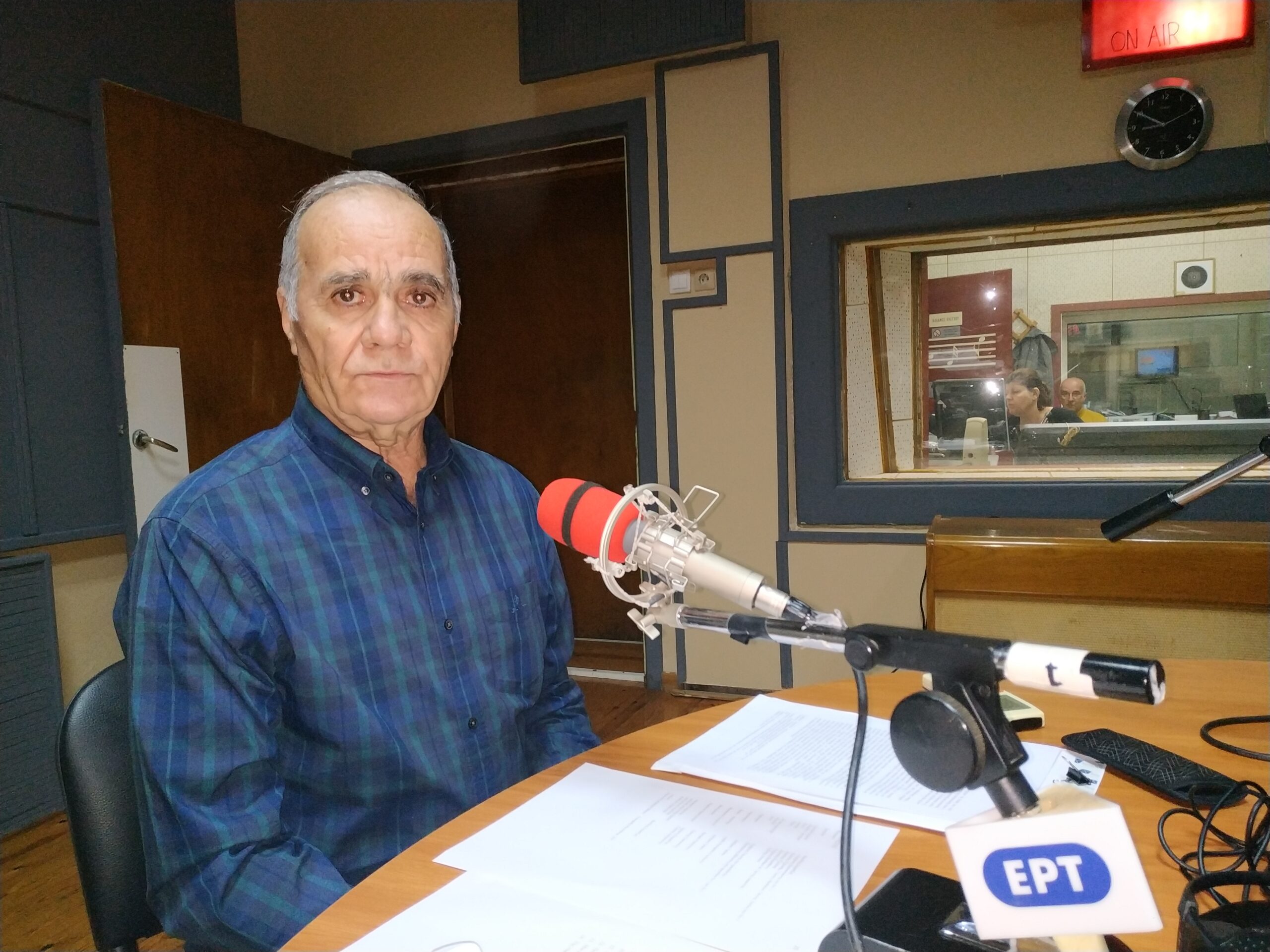 Ο Βασίλης Σερμπέζης παρουσίασε αποκλειστικά στην ΕΡΤ το τρίτο του cd Ο Βασίλης Σερμπέζης παρουσίασε αποκλειστικά στην ΕΡΤ το τρίτο του cd