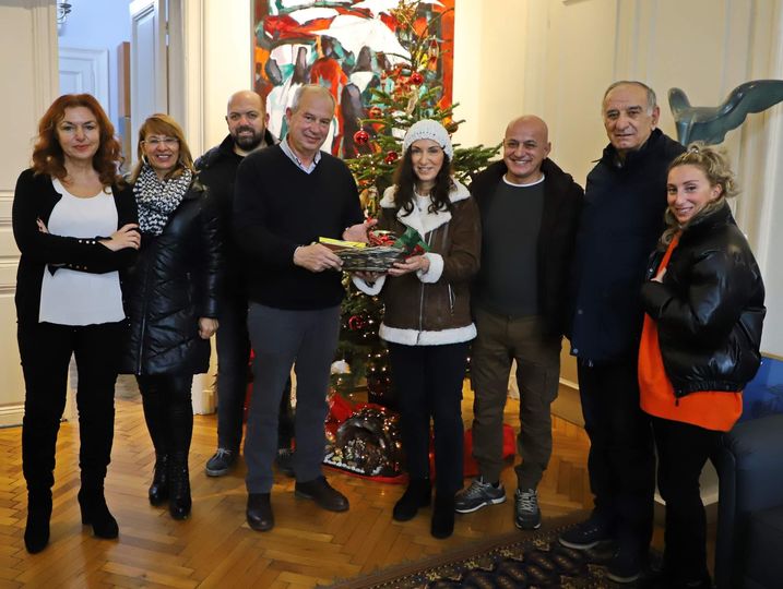 Στο Δήμαρχο Καβάλας τα μέλη του νέου Διοικητικού Συμβουλίου της Λέσχης Ποντίων Καβάλας Στο Δήμαρχο Καβάλας τα μέλη του νέου Διοικητικού Συμβουλίου της Λέσχης Ποντίων Καβάλας