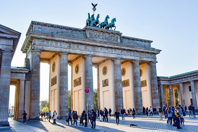 «Ελάχιστη Περιουσία» 20.000 ευρώ σε κάθε 18χρονο εξετάζει η Γερμανία