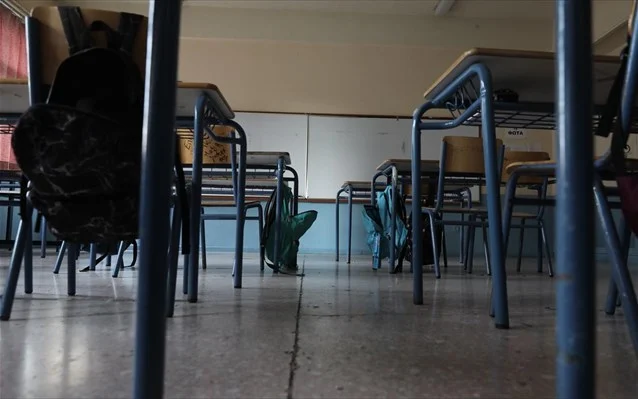 Έντονες αντιδράσεις για τα ανοιχτά παράθυρα στα σχολεία με θερμοκρασίες υπό το μηδέν Έντονες αντιδράσεις για τα ανοιχτά παράθυρα στα σχολεία με θερμοκρασίες υπό το μηδέν