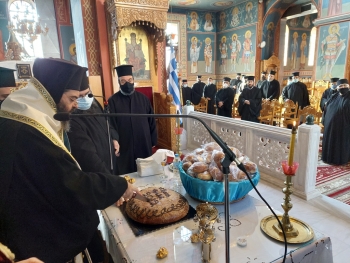 Σύναξη Ιερέων και ευλογία της Αγιοβασιλόπιτας της Ι.Μ. Μαρωνείας και Κομοτηνής Σύναξη Ιερέων και ευλογία της Αγιοβασιλόπιτας της Ι.Μ. Μαρωνείας και Κομοτηνής