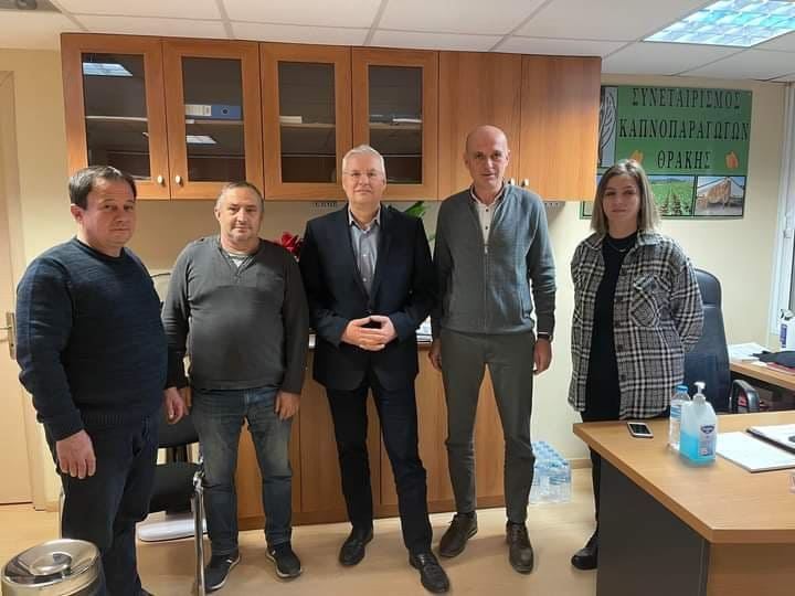 Συνάντηση Ιλχάν Αχμέτ με το νέο πρόεδρο καπνοπαραγωγών Σινάν Αχμέτ Συνάντηση Ιλχάν Αχμέτ με το νέο πρόεδρο καπνοπαραγωγών Σινάν Αχμέτ