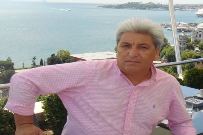 Ο Εβρίτης πατέρας του Νίκου Κεραμιτσή μιλά για τον γιό του, τον Μουρίνιο και δίνει τις συμβουλές του στους γονείς αθλητών Ο Εβρίτης πατέρας του Νίκου Κεραμιτσή μιλά για τον γιό του, τον Μουρίνιο και δίνει τις συμβουλές του στους γονείς αθλητών
