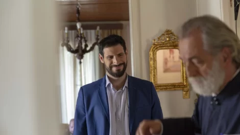 Σασμός: Ο Άγγελος βρίσκεται πολύ κοντά στο να μάθει την αλήθεια για την καταγωγή του Σασμός: Ο Άγγελος βρίσκεται πολύ κοντά στο να μάθει την αλήθεια για την καταγωγή του