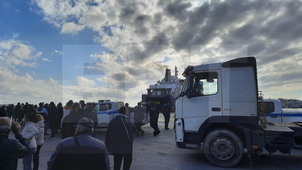Κάτοικοι της Χίου δεν άφησαν να κατέβουν μηχανήματα για έργα στη Νέα Δομή προσφύγων-μεταναστών Κάτοικοι της Χίου δεν άφησαν να κατέβουν μηχανήματα για έργα στη Νέα Δομή προσφύγων-μεταναστών