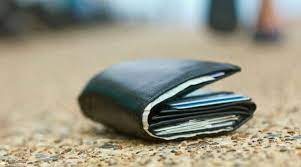 Λειβαδιά: Άνδρας βρήκε πορτοφόλι με 5850 ευρώ στο δρόμο και το παρέδωσε στην Αστυνομία