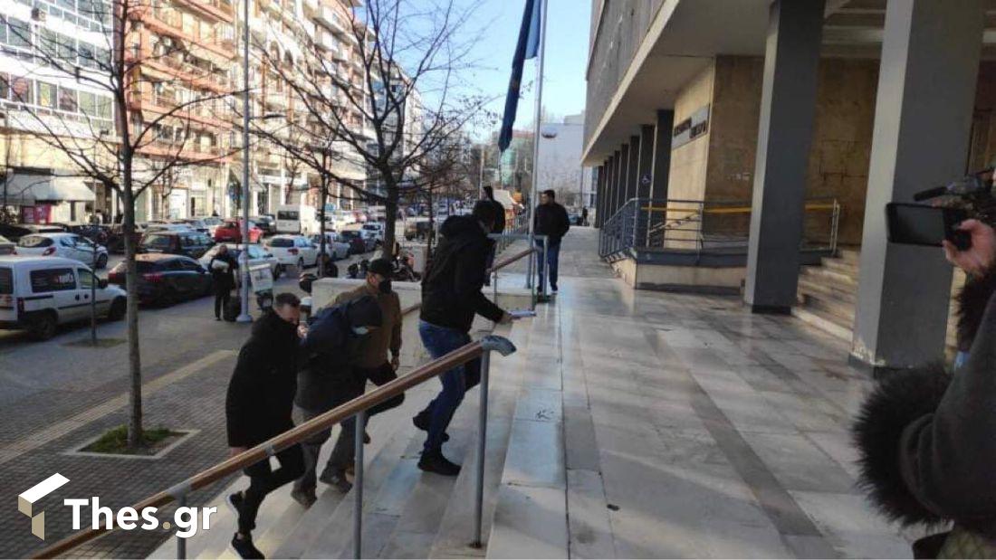 Δολοφονία 19χρονου: Στον εισαγγελέα με αποδοκιμασίες ο 23χρονος (βίντεο) Δολοφονία 19χρονου: Στον εισαγγελέα με αποδοκιμασίες ο 23χρονος (βίντεο)