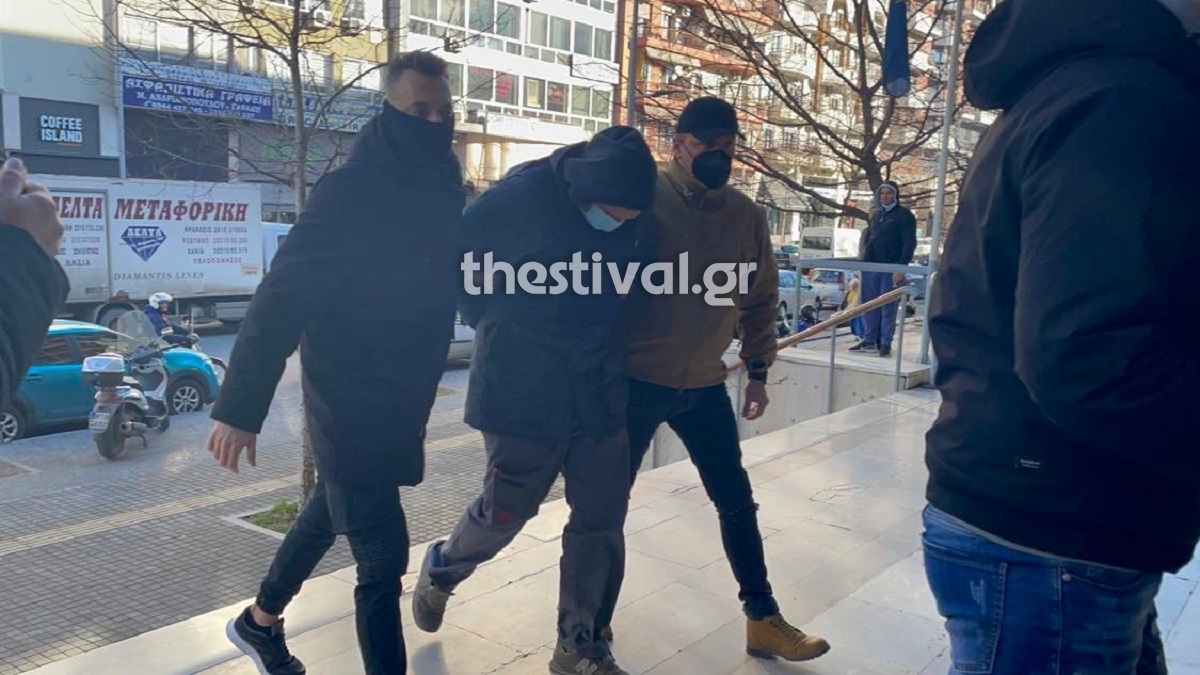 Για ανθρωποκτονία με δόλο ο 23χρονος Αλβανός – Οδηγήθηκε στο Αυτόφωρο Για ανθρωποκτονία με δόλο ο 23χρονος Αλβανός – Οδηγήθηκε στο Αυτόφωρο