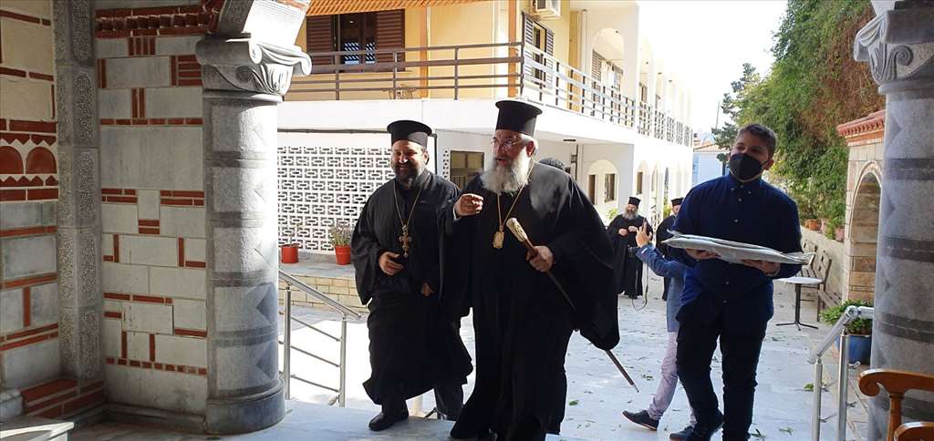 Αρχιεπίσκοπος Κρήτης Ευγένιος: Είτε βραδιάζει, είτε φέγγει, μένει λευκό το γιασεμί… Αρχιεπίσκοπος Κρήτης Ευγένιος: Είτε βραδιάζει, είτε φέγγει, μένει λευκό το γιασεμί…