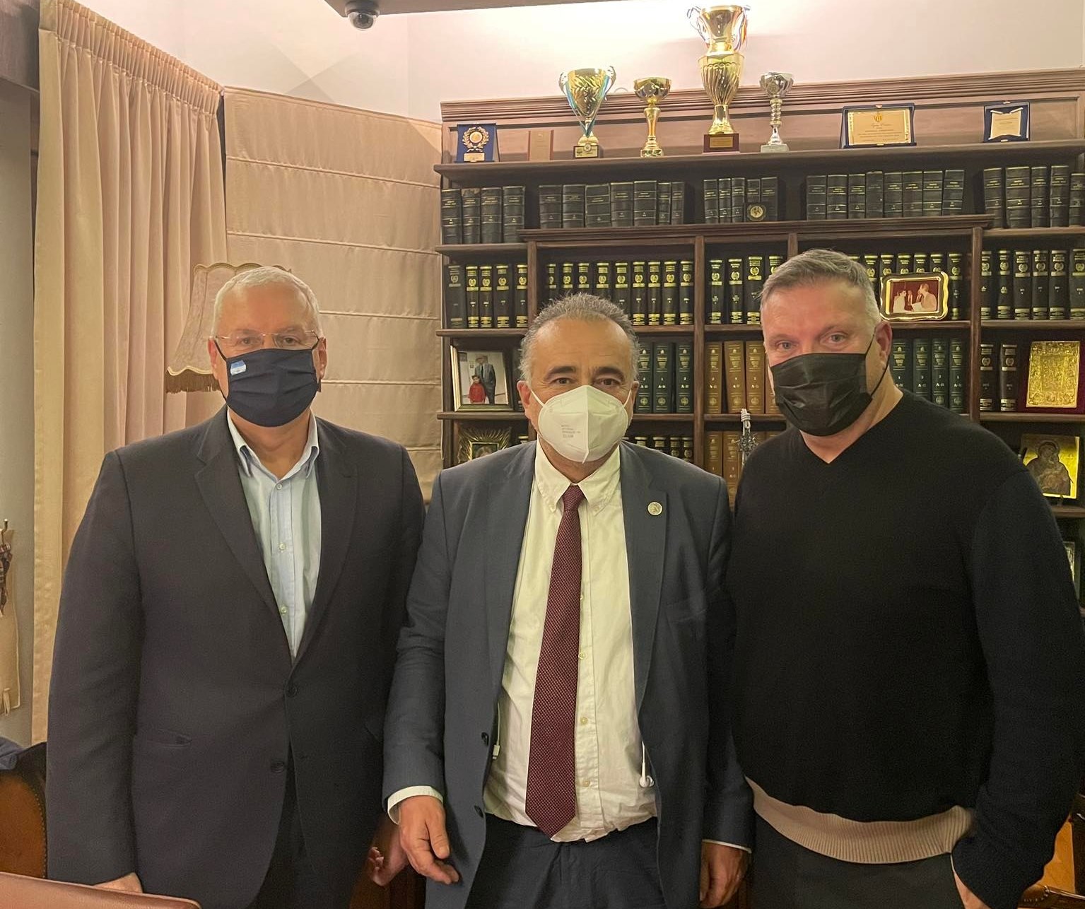 Πλήρης στήριξη του προέδρου του Δ.Σ.Α. στο αίτημα του Ιλχάν Αχμέτ να συνεχίσει το Ειδικό Ληξιαρχείο να εξυπηρετεί τους Έλληνες πολίτες του εξωτερικού Πλήρης στήριξη του προέδρου του Δ.Σ.Α. στο αίτημα του Ιλχάν Αχμέτ να συνεχίσει το Ειδικό Ληξιαρχείο να εξυπηρετεί τους Έλληνες πολίτες του εξωτερικού