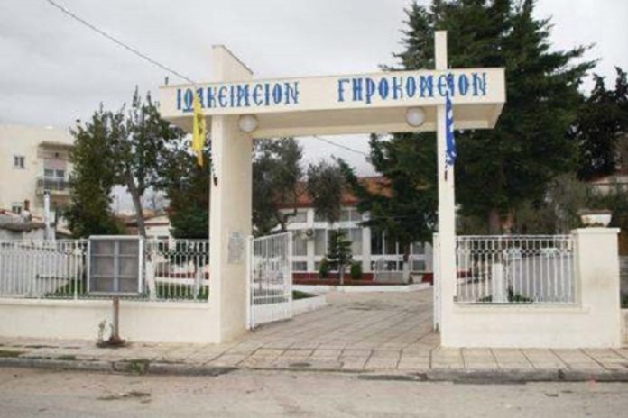 Της δώρισε την μονοκατοικία και η ανηψιά τον έκλεισε σε γηροκομείο Αλεξανδρούπολης- Τον έσωσε ο καφετζής Της δώρισε την μονοκατοικία και η ανηψιά τον έκλεισε σε γηροκομείο Αλεξανδρούπολης- Τον έσωσε ο καφετζής