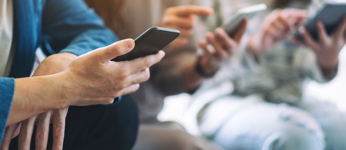 Πάνω από 500.000 νέες και νέοι έχουν υποβάλει επιτυχώς αίτημα για απαλλαγή από τα τέλη κινητής και καρτοκινητής τηλεφωνίας στο mobilefees.gov.gr