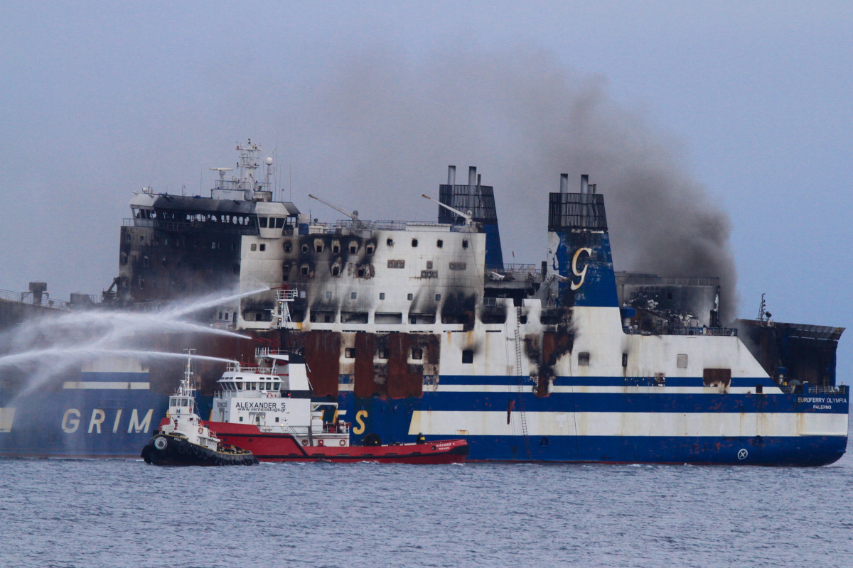 Euroferry Olympia: Πληροφορίες για 4-5 ζωντανούς στο πλοίο