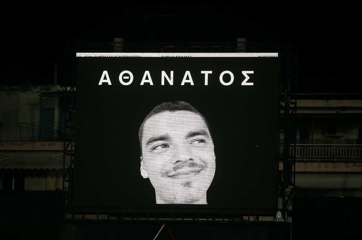 Συγκέντρωση στη μνήμη του Άλκη – Χωρίς φανέλες και διακριτικά ομάδων Συγκέντρωση στη μνήμη του Άλκη – Χωρίς φανέλες και διακριτικά ομάδων
