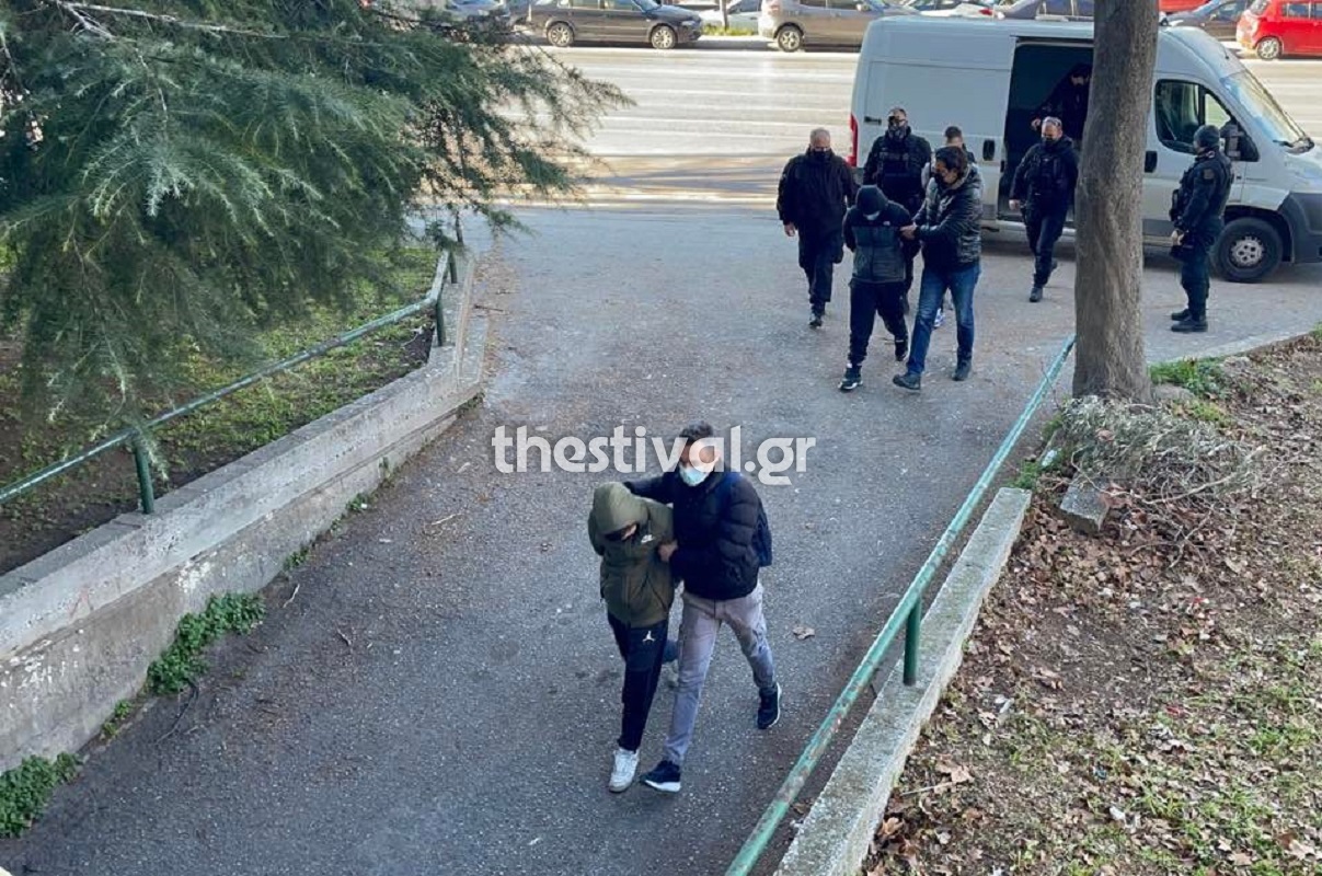 Ο 21χρονος υπέδειξε ποιος σκότωσε τον Άλκη και πού βρίσκεται το φονικό όπλο Ο 21χρονος υπέδειξε ποιος σκότωσε τον Άλκη και πού βρίσκεται το φονικό όπλο