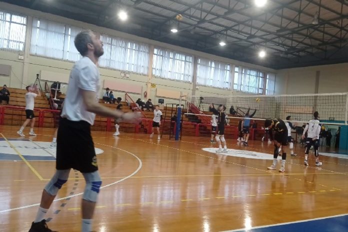 Pre League: Άργησε να εμφανιστεί και ηττήθηκε στο Αίγιο η ΑΕ Κομοτηνής Pre League: Άργησε να εμφανιστεί και ηττήθηκε στο Αίγιο η ΑΕ Κομοτηνής