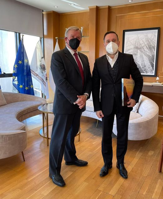 Στο Δήμαρχο Αλεξανδρούπολης ο Σύμβουλος Πολιτικών και Οικονομικών Υποθέσεων της Πρεσβείας του Καναδά Στο Δήμαρχο Αλεξανδρούπολης ο Σύμβουλος Πολιτικών και Οικονομικών Υποθέσεων της Πρεσβείας του Καναδά