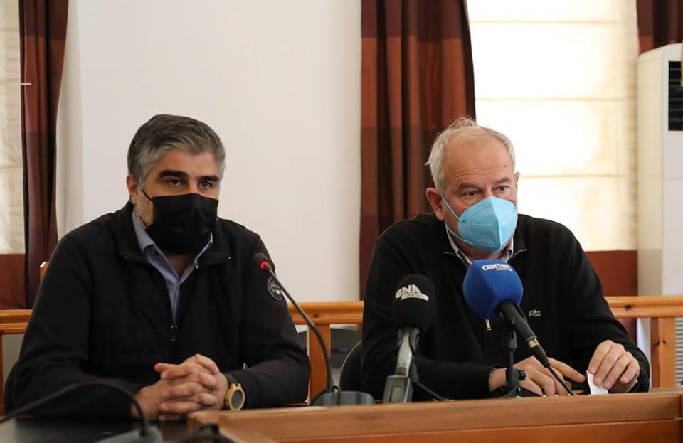 Παρουσίαση του νέου προέδρου του Δημοτικού Ωδείου από το Δήμαρχο Καβάλας Παρουσίαση του νέου προέδρου του Δημοτικού Ωδείου από το Δήμαρχο Καβάλας