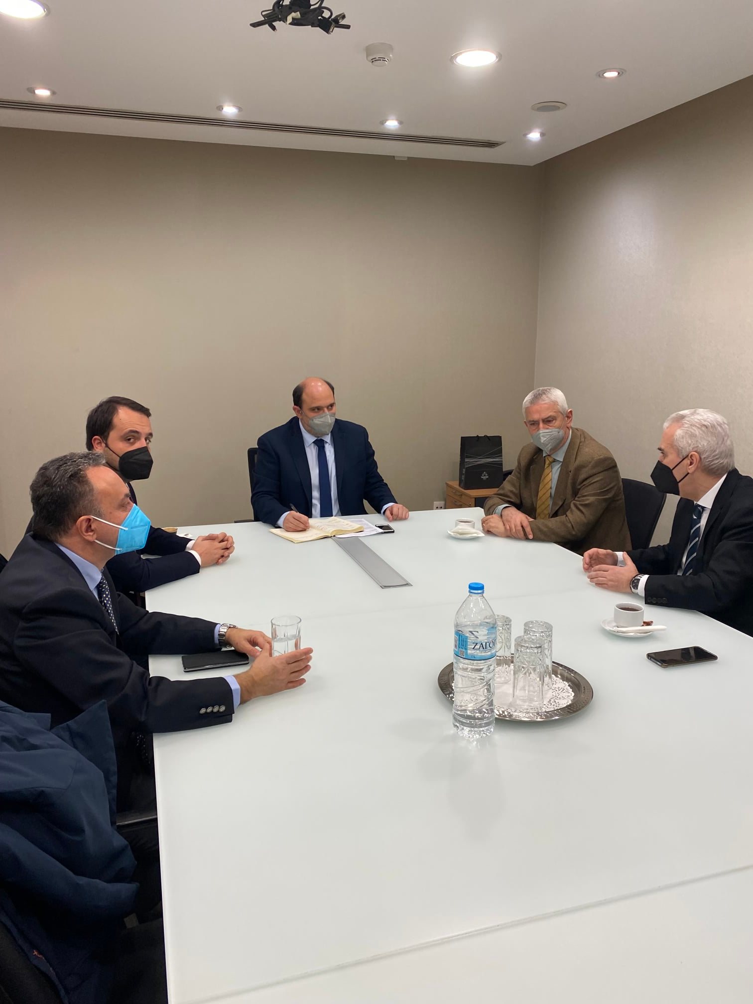 Οι Κυβερνητικοί βουλευτές μαζί με το Δήμαρχο Σουφλίου συναντήθηκαν με τον Υφυπουργό παρά τον Πρωθυπουργό Οι Κυβερνητικοί βουλευτές μαζί με το Δήμαρχο Σουφλίου συναντήθηκαν με τον Υφυπουργό παρά τον Πρωθυπουργό